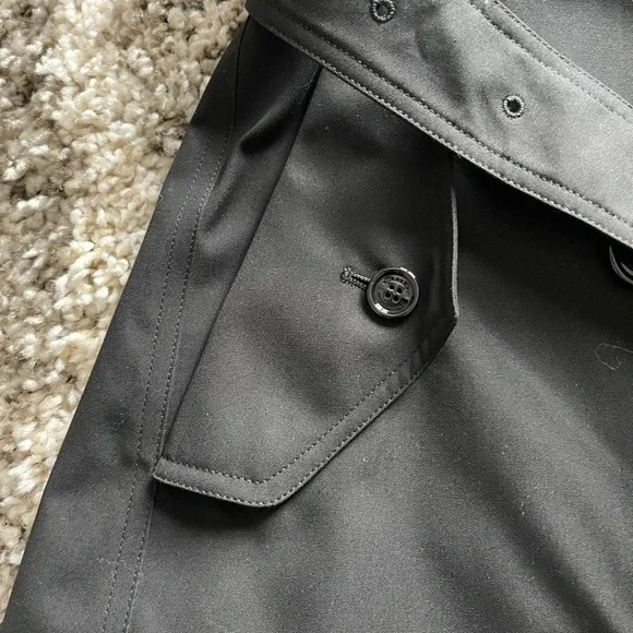 Burberry Elegant Black Trench Coat - Picture 3 of 11